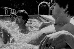 Does this photo of Ringo in a pool cool you down?